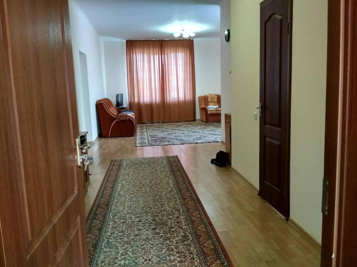 Apartments Domovik Просторная Квартира С Видом На Горы Mukacheve Exterior foto